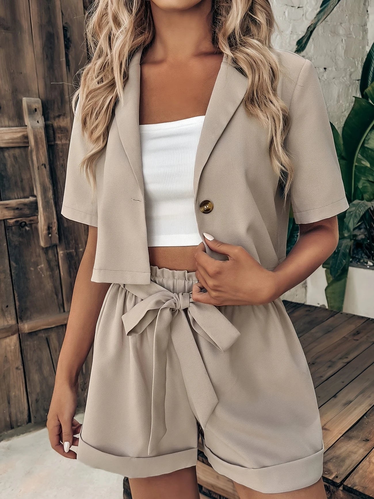 A delicate light suit