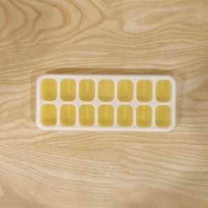 Ice Cube Tray with Spill-Proof Lid � Effortless Ice Making and Space Saving