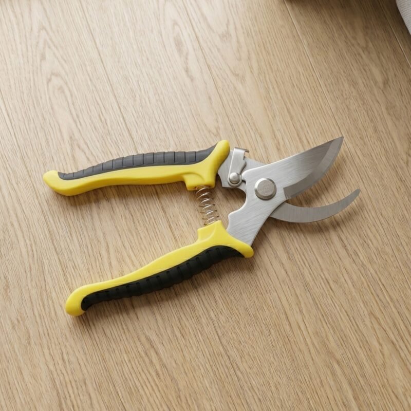 15304-07-product_896e787b-3a03-4a2e-884c-d05eca7e1714.jpg Heavy Duty Garden Pruning Shears � Sharp Stainless Steel Blades for Precise Cutting