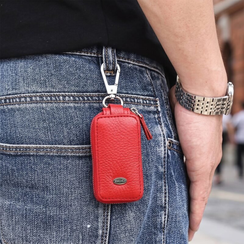 Leather Car Key Case � Durable & Compact with Snap Hook for Easy Carrying