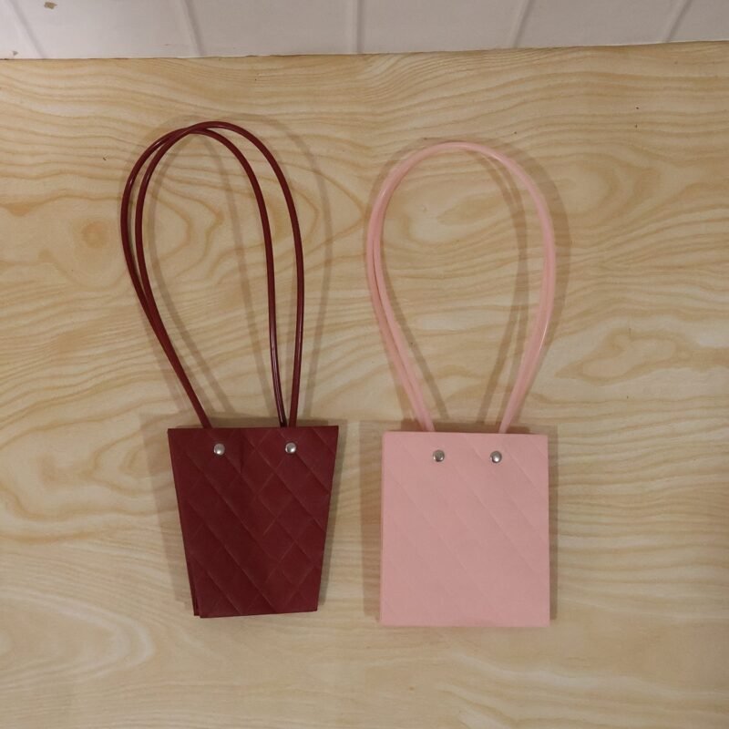 Foldable Flower Packaging Bag � Elegant & Water-Resistant Design