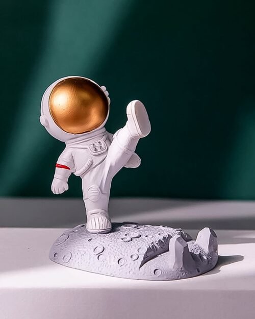 01_8d5c4877-a713-4aef-b859-ac071f6bf21d.jpg Astronaut Phone Holder � 3D Spaceman Design, Resin | PHOBIA