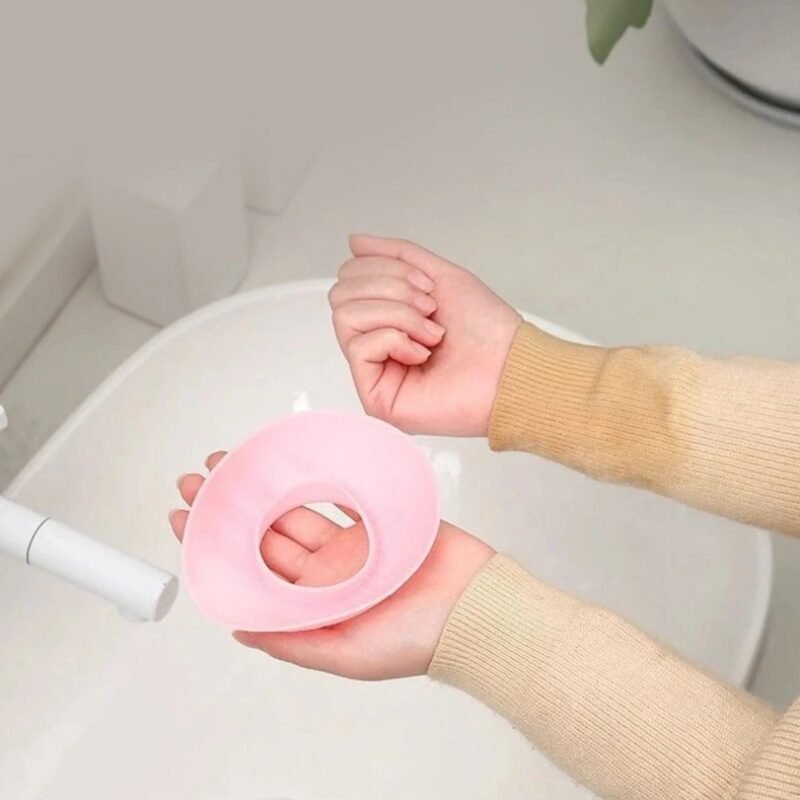 02_Wristbands.jpg Silicone Wrist Water Stopper � Prevents Water Runoff Easily