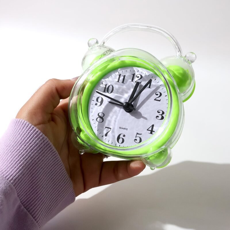 Quartz Analog Alarm Clock – Loud Alarm & Compact Design