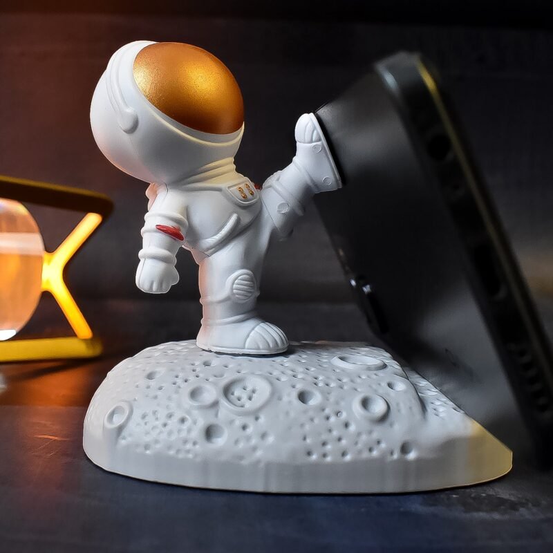 03_b4a709fd-eb50-42b8-8d0a-dcafca5a2bd3.jpg Astronaut Phone Holder � 3D Spaceman Design, Resin | PHOBIA
