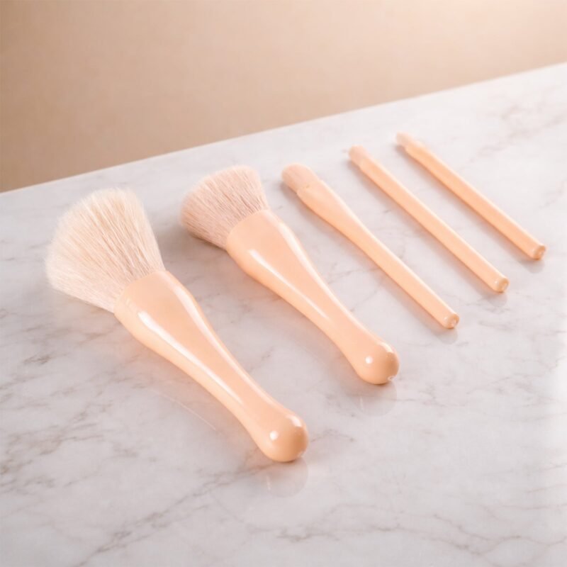 03_dd6b4ba1-d88a-4aa7-8ecc-799e6007e941.jpg 5 in 1 Makeup Brush Set – Compact Kit with Built-in Mirror