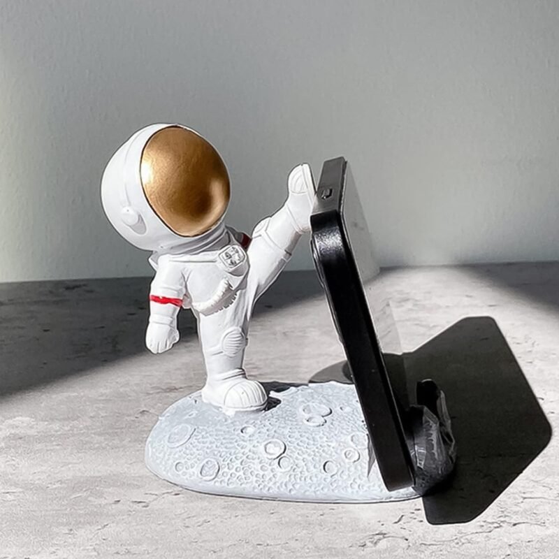 05_8dcc0a34-068b-45d1-9ee5-0c0f1848cbfc.jpg Astronaut Phone Holder � 3D Spaceman Design, Resin | PHOBIA