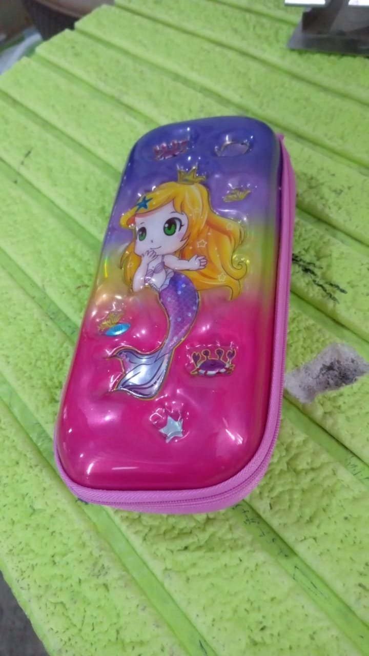 20e7ffaf-97e6-4e92-ac3a-18c2218c1eb2.jpg Cute Cartoon Pencil Case � Durable Hard Shell with Zipper
