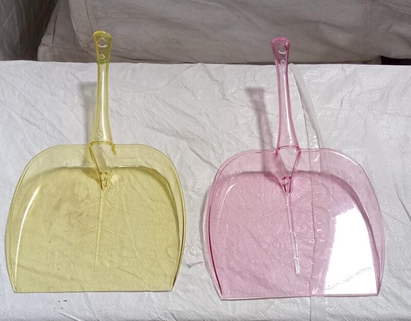 33a1fdf3-d56d-4196-9a59-8352c35d31ba.jpg Unbreakable Plastic Dustpan – Large Size with Long Handle for Home Cleaning