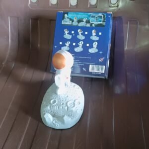 64d34113-197d-433d-8bc2-445e605c62dc.jpg Astronaut Phone Holder � 3D Spaceman Design, Resin | PHOBIA