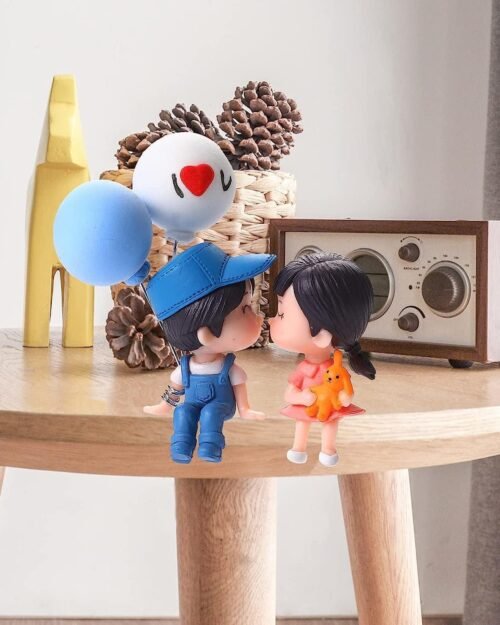 Cute Couple Car Dashboard Figurine – Romantic Mini Showpiece for Car & Home