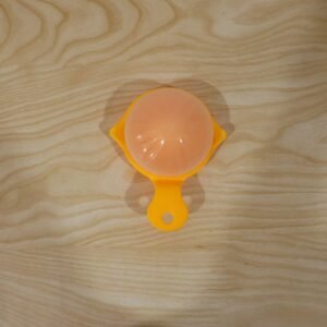 Hand-Operated Citrus Juicer � Compact, Easy to Use & Mess-Free