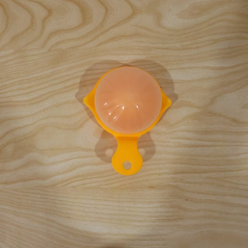 Hand-Operated Citrus Juicer � Compact, Easy to Use & Mess-Free