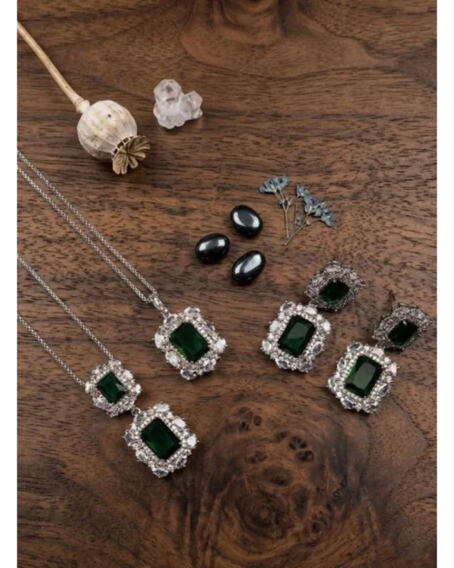 Generic Women's Brass Silver Plated Pendant Set (Green)