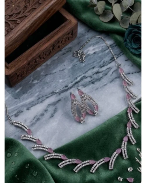 Generic Women's Brass Silver Plated Necklace set (Pink)