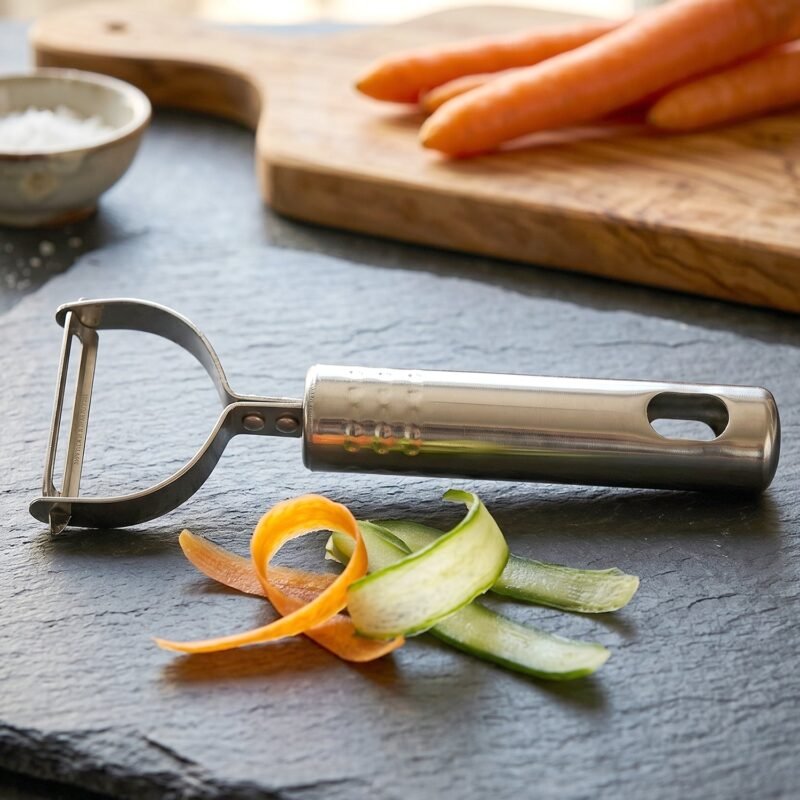 Stainless Steel Vegetable Peeler � Effortless Food Prep Tool