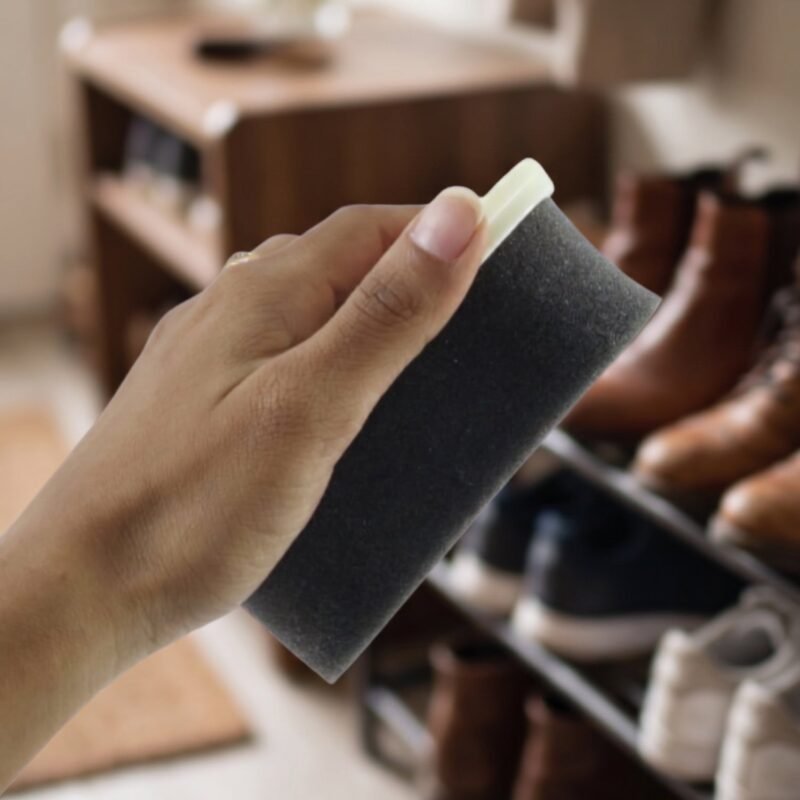 Maxwax Neutral Shoe Shiner � Compact Quick Shine & Care Solution