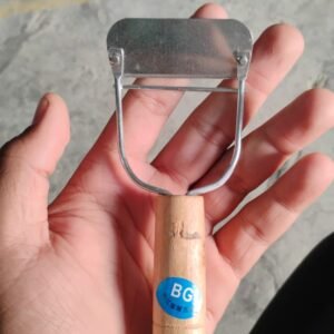 ad262cea-fc35-4cf0-8cbe-19d68a1ba384.jpg Wooden Handle Vegetable Peeler � Ergonomic & Durable Design
