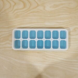 blueIceCubeTrays-live.jpg 14-Grid Plastic Ice Cube Tray � Easy-Release & Multipurpose Use