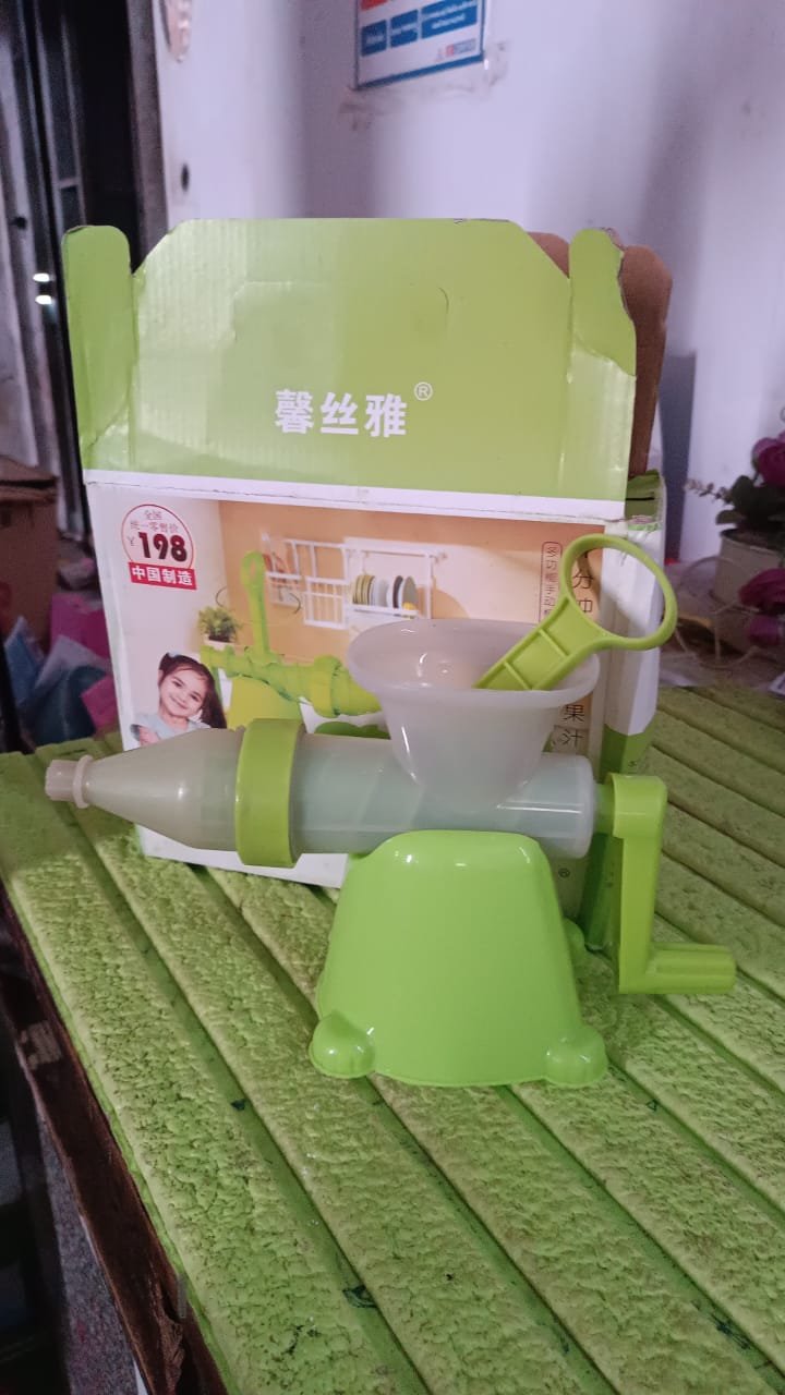 Manual Plastic Juicer � Easy, Compact & Durable for Fresh Juices