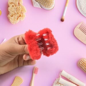 hair-clips-02_a9ebdd3f-7c2d-4b2b-aa4e-01c956c2ba19.jpg Small Hair Claw Clips – Plush Non-Slip Hair Accessories Set