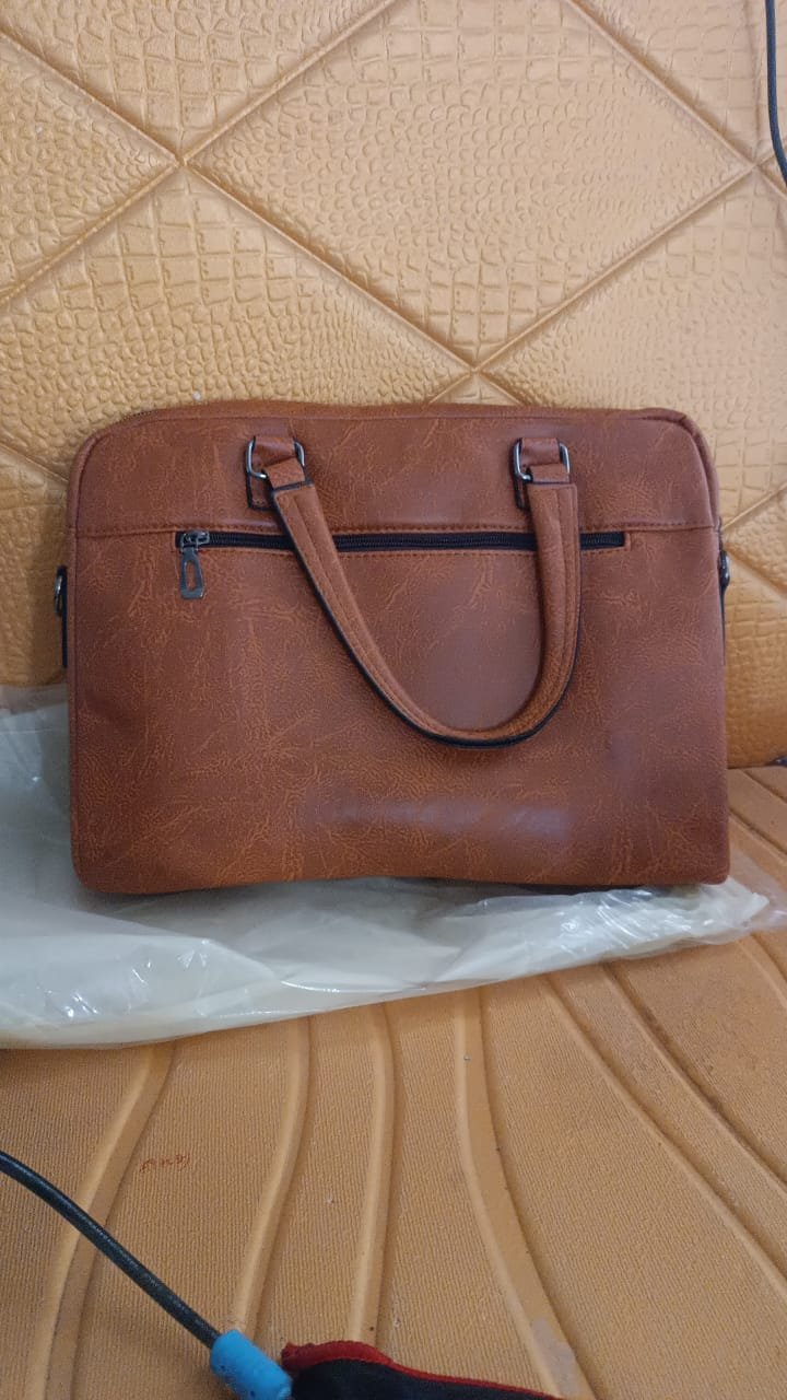 4d45714b-266d-48ce-984b-a76b95976c9e.jpg Faux Leather Laptop Messenger Bag – Durable & Stylish Briefcase